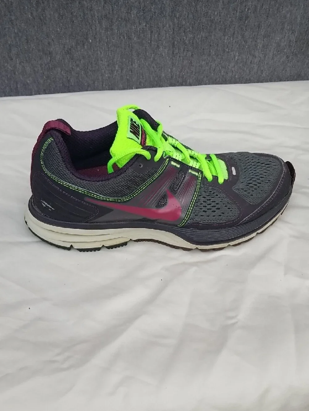 Nike Pegasus Trail Running Shoes - Neon Green & Burgundy Accents 7.5